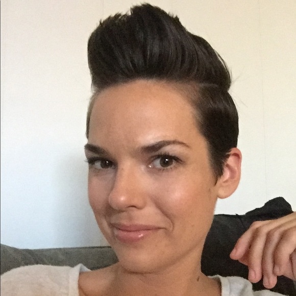 Meet your Posher, Sarah - Picture 1 of 1